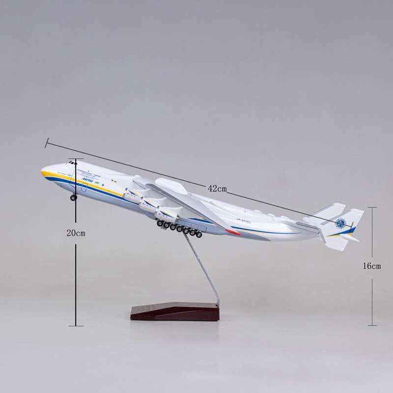 Avião Antonov - Réplica de 42 Cm